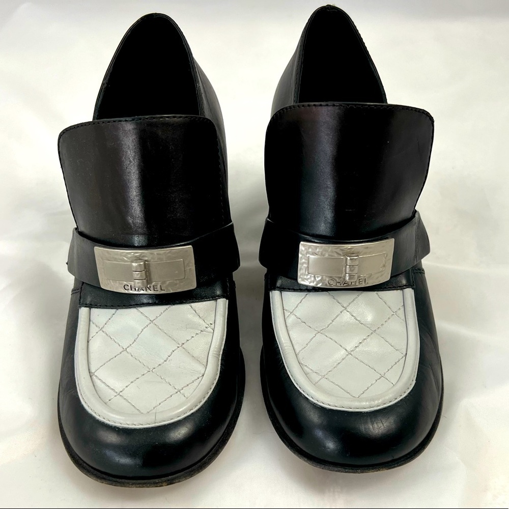 Chanel black and white loafers fit like 7!